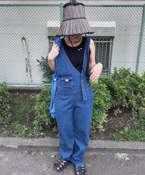 Belle Cie（ベルシー）の「大人ゆるシルエットアシメショルダーオーバーオール レディース アシンメトリー デニムサロペット（デニムパンツ・レディース・ブルー・S/M/L/XL）」の15枚目の写真