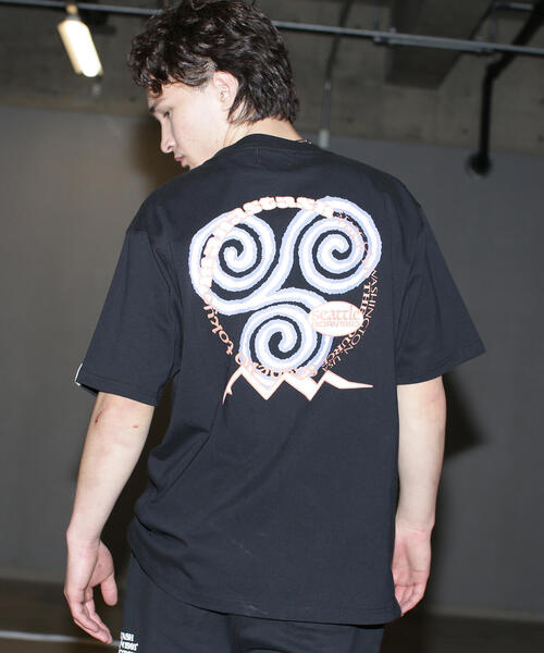 MANASTASH（マナスタッシュ）の「MANASTASH/マナスタッシュ/ｘSAYHELLO TEE（Tシャツ/カットソー・メンズ・ブラック/ホワイト・L/XL/S/M）」の2枚目の写真