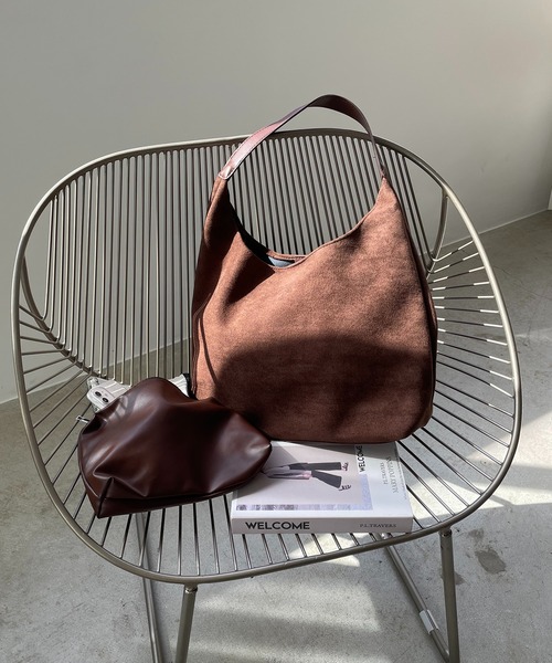 210nouve(トゥージュヌーブ)の「【ポーチ付】フェイクスエード ワンショルダーバッグ(ショルダーバッグ・レディース・レッド/ブラック/ブラウン/イエロー・FREE)」の2枚目の写真