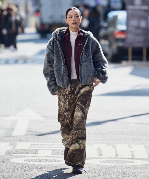 NIKE（ナイキ）の「ナイキ エア フォース 1 '07 プレミアム メンズシューズ / Nike Air Force 1 '07 Premium Men's Shoes IM8056-220 Velvet Brown（スニーカー・メンズ・ダークブラウン・25.5/25/24.5/24/30/29.5/29/28.5/28/27.5/27/26.5/26）」の6枚目の写真