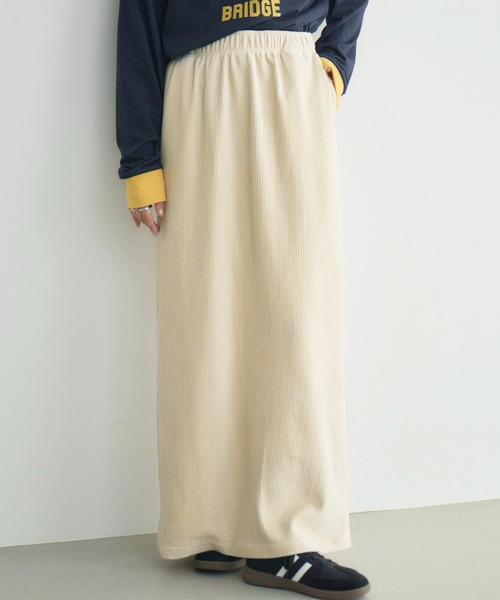 RETRO GIRL(レトロガール)の「【WEB限定】カットコールロングスカート(コーデュロイ)(スカート・レディース・ライトグレー/レッド/アイボリー/ブラック/ダークブラウン/ライトブラウン・FREE)」の2枚目の写真
