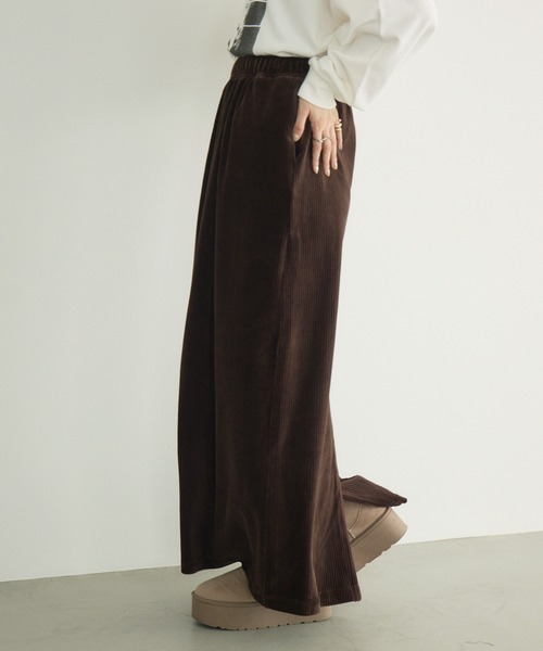 RETRO GIRL(レトロガール)の「【WEB限定】カットコールロングスカート(コーデュロイ)(スカート・レディース・ライトグレー/レッド/アイボリー/ブラック/ダークブラウン/ライトブラウン・FREE)」の7枚目の写真