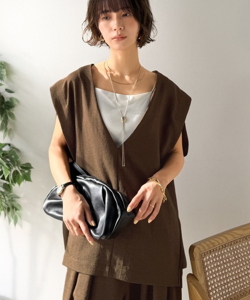 Classical Evon（クラシカルエヴォン）の「【Classical Evon】シンプルな品をまとう。リネンタッチベスト（Vネック）（ベスト・レディース・ブラウン/チャコール/ブラック・MEDIUM/SMALL/X-LARGE/LARGE）」の11枚目の写真