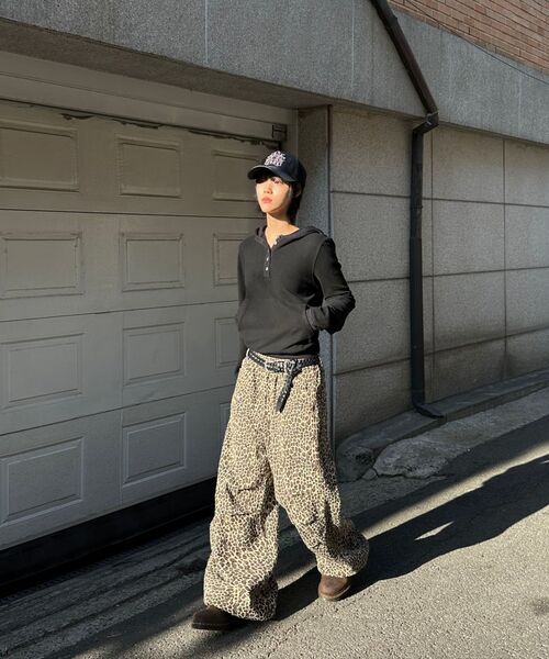 AAKAM（アーカム）の「Knee Pin-tuck Leopard Cotton Pants (Brown)（その他パンツ・レディース・その他・1/2）」の11枚目の写真