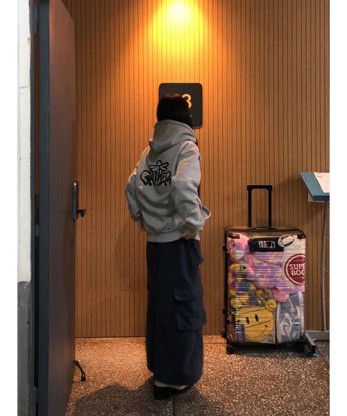 GRAVER（グレーバー）の「[ユニセックス]ウェーブロゴフラワーフードパーカー_ブラック（パーカー・レディース・ブラック・SMALL/MEDIUM/LARGE）」の6枚目の写真