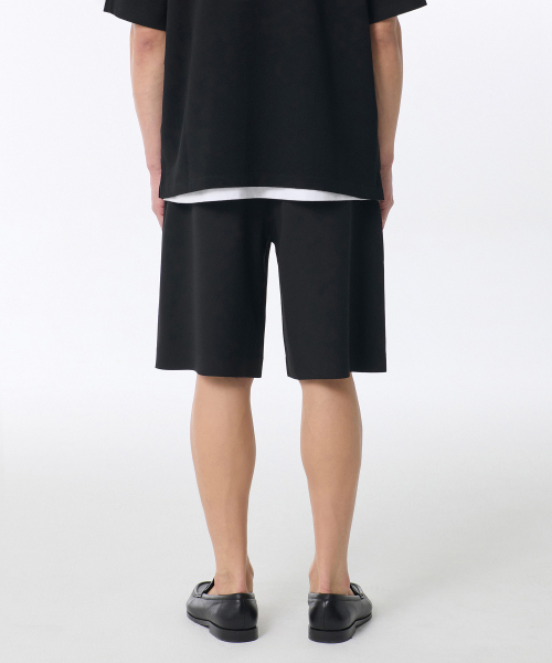MUSINSA STANDARD(ムシンサスタンダード)の「クレープワンジョーワイドバンディングショーツ【ブラック】(その他パンツ・メンズ・その他・40/38/42/36/34/32/30/26/28)」の2枚目の写真