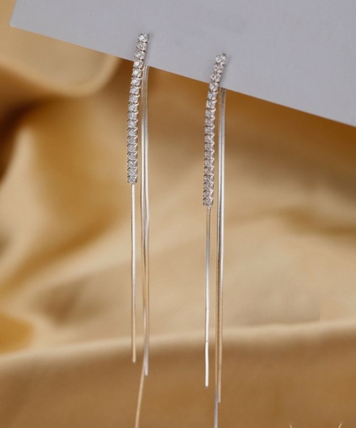 yu-ka(ユーカ)の「Yu-KA:ジルコニアスリーライン ロングチェーンピアス zirconia line long chain pierce(ピアス(両耳用)・レディース・ゴールド/シルバー・FREE)」の4枚目の写真