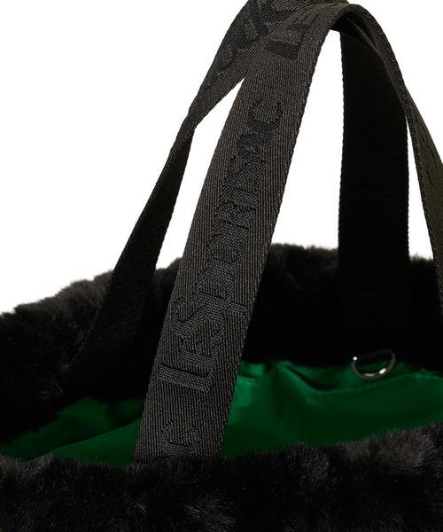 LeSportsac(レスポートサック)の「FUR DRAWSTRING TOTE ブラックフラッフィーファー(トートバッグ・レディース・ブラック・FREE)」の8枚目の写真