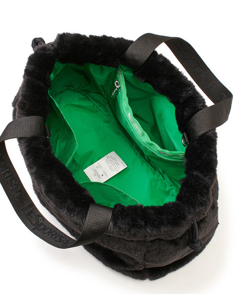 LeSportsac(レスポートサック)の「FUR DRAWSTRING TOTE ブラックフラッフィーファー(トートバッグ・レディース・ブラック・FREE)」の9枚目の写真