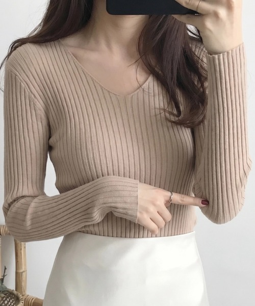 cammie(キャミー)の「Vネックリブニットトップス(ニット/セーター・レディース・ピンク/ベージュ/グレー/アイボリー/ブラック・F)」の4枚目の写真