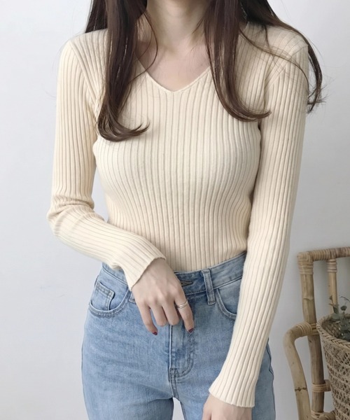 cammie(キャミー)の「Vネックリブニットトップス(ニット/セーター・レディース・ピンク/ベージュ/グレー/アイボリー/ブラック・F)」の2枚目の写真