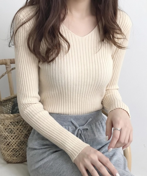 cammie(キャミー)の「Vネックリブニットトップス(ニット/セーター・レディース・ピンク/ベージュ/グレー/アイボリー/ブラック・F)」の16枚目の写真