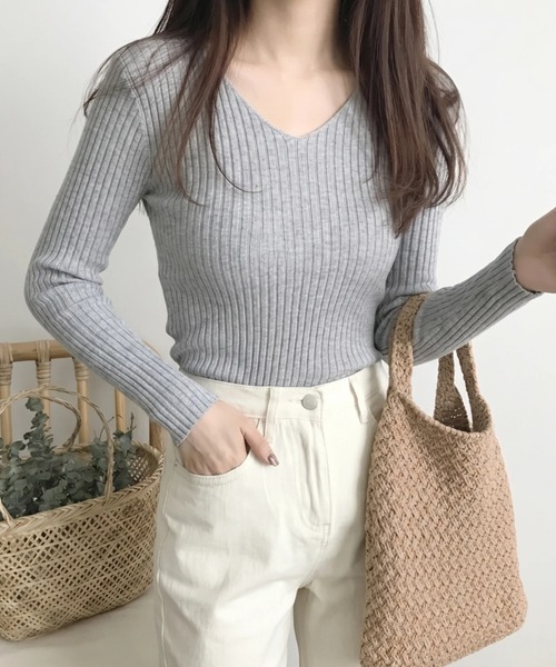 cammie(キャミー)の「Vネックリブニットトップス(ニット/セーター・レディース・ピンク/ベージュ/グレー/アイボリー/ブラック・F)」の6枚目の写真