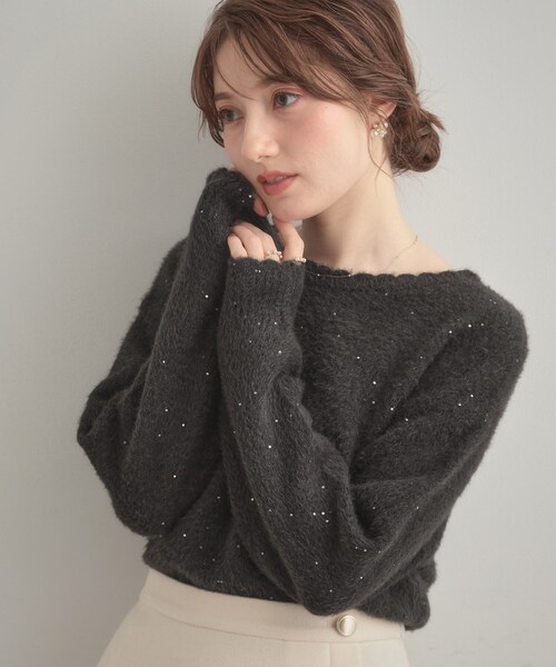 couture brooch（クチュールブローチ）の「【前後2WAY】スパンコールラメフェザー ニット（ニット/セーター・レディース・オフホワイト/チャコールグレー/ベビーピンク・42/38/36）」の3枚目の写真