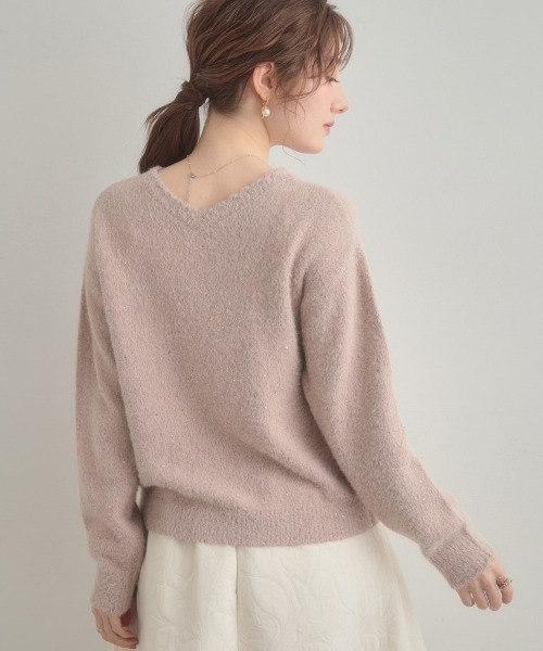 couture brooch（クチュールブローチ）の「【前後2WAY】スパンコールラメフェザー ニット（ニット/セーター・レディース・オフホワイト/チャコールグレー/ベビーピンク・42/38/36）」の9枚目の写真