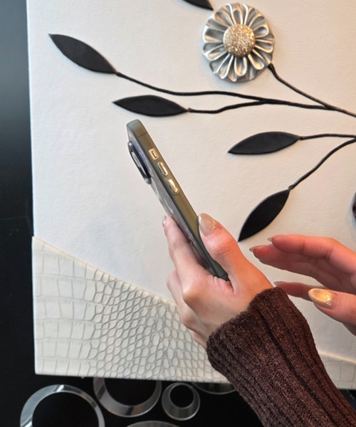 Loco Ocean（ロコオーシャン）の「ニュアンスデザイン 刺繍風 星 月/ スマホカバー iPhoneケース ( 14 / 15 / 16 / 17 )（スマホケース/カバー・レディース・ブラック・iPhone 14/iPhone 15/iPhone 16）」の8枚目の写真