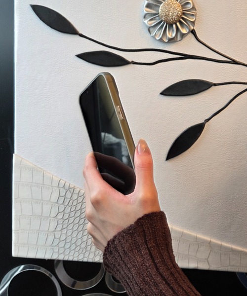 Loco Ocean（ロコオーシャン）の「ニュアンスデザイン 刺繍風 星 月/ スマホカバー iPhoneケース ( 14 / 15 / 16 / 17 )（スマホケース/カバー・レディース・ブラック・iPhone 14/iPhone 15/iPhone 16）」の5枚目の写真