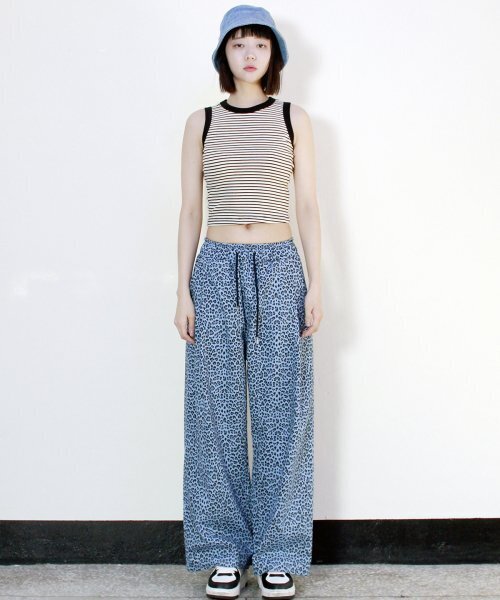 DEMARC(ドゥマーク)の「サイドワンタックレオパードリアルワイドパンツライトブルー(春、夏ver.)(その他パンツ・レディース・その他・MEDIUM/LARGE)」の2枚目の写真
