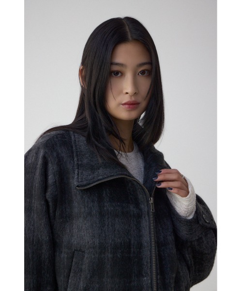 AZUL by moussy（アズールバイマウジー）の「【着丈バリエ】シャギースタンドコート（チェスターコート・レディース・ブラウン/ブラック系その他/グレー・MEDIUM/SMALL）」の5枚目の写真