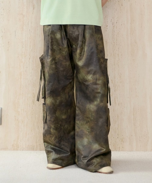 soerte(ソエルテ)の「All-Over Pattern Military Cargo Pants / ワイドミリタリーカーゴパンツ(カーゴパンツ・メンズ・カーキ/ベージュ・3/2/1)」の6枚目の写真