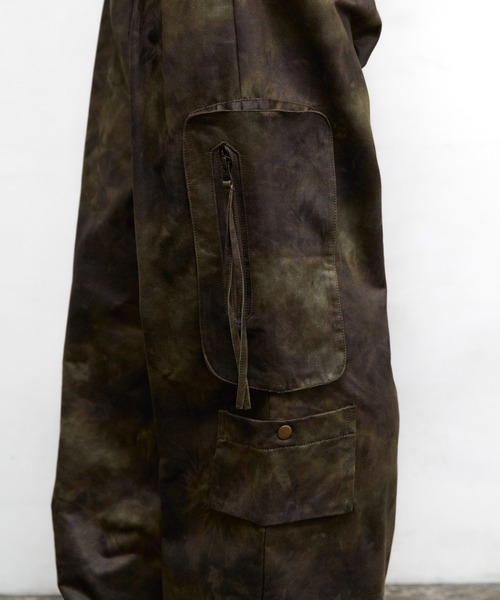 soerte(ソエルテ)の「All-Over Pattern Military Cargo Pants / ワイドミリタリーカーゴパンツ(カーゴパンツ・メンズ・カーキ/ベージュ・3/2/1)」の17枚目の写真