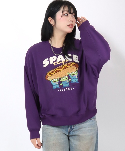 Disney(ディズニー)の「Disney(ディズニー)キャラクターサガラ刺繍スウェットトレーナー/ミッキーマウス/トイ・ストーリー エイリアン(スウェット・レディース・パープル/ブラック/アイボリー/レッド・L/M)」の22枚目の写真