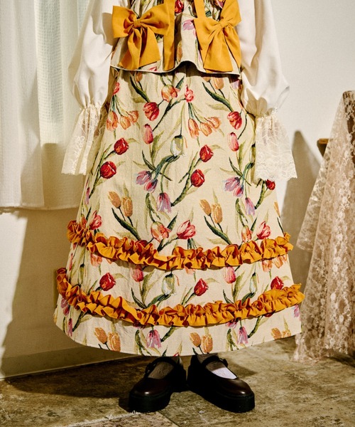 kutir(クティール)の「【クティールとレトロ】ゴブランフリルスカート(スカート・レディース・レッド/アイボリー/ベージュ/ブルー・SMALL/MEDIUM)」の2枚目の写真