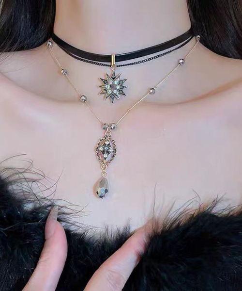 MASHIRO(マシロ)の「【MASHIRO】ブラックアクリルストーン3連チョーカーネックレス(MA/EK492)(チョーカー・レディース・ブラック・FREE)」の1枚目の写真