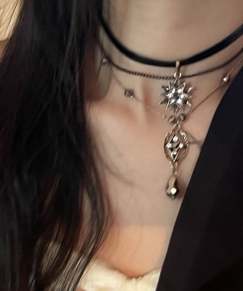 MASHIRO(マシロ)の「【MASHIRO】ブラックアクリルストーン3連チョーカーネックレス(MA/EK492)(チョーカー・レディース・ブラック・FREE)」の6枚目の写真