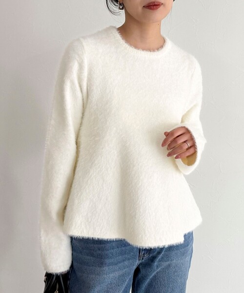 fredy emue（フレディエミュ）の「シャギーペプラムニットプルオーバー（ニット/セーター・レディース・ネイビー/ブラウン/チャコールグレー/オフホワイト・38）」の2枚目の写真