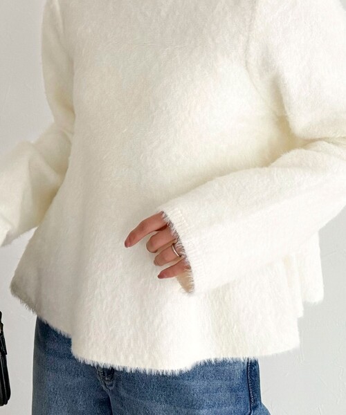 fredy emue（フレディエミュ）の「シャギーペプラムニットプルオーバー（ニット/セーター・レディース・ネイビー/ブラウン/チャコールグレー/オフホワイト・38）」の8枚目の写真