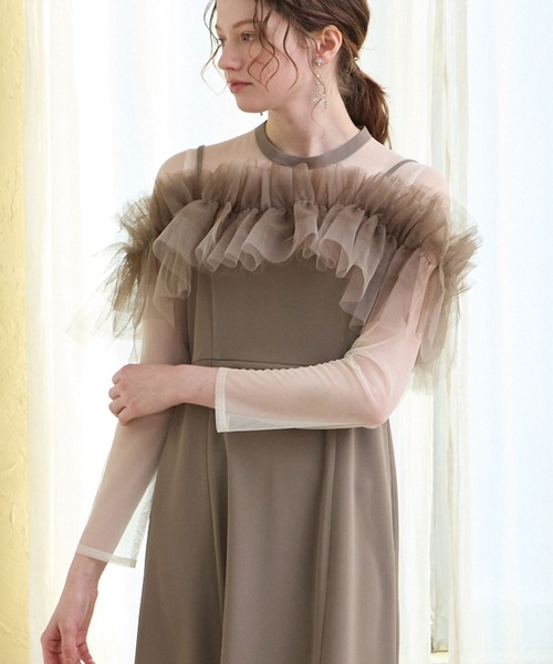 AIMER（エメ）の「チュールフリルビスチェ×ロングスリーブワンピース 2点セットパーティードレス　結婚式　お呼ばれ　ドレス　20代 30代（ドレス・レディース・ブラック/イエロー系その他/モカ・SMALL/MEDIUM）」の3枚目の写真