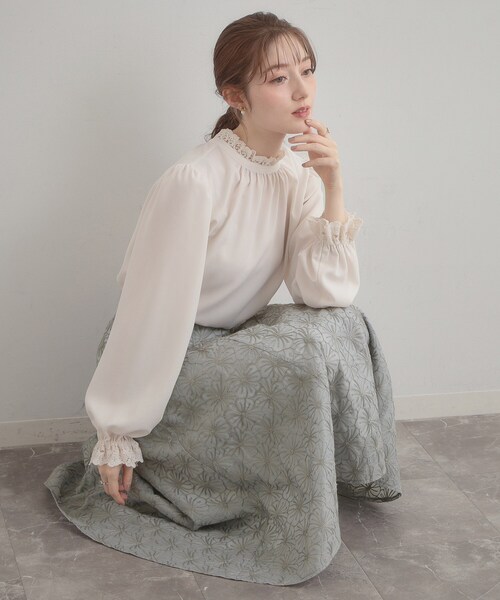 couture brooch(クチュールブローチ)の「【洗える・着映え・通勤】フラワーエンブロスカート(スカート・レディース・アイボリー系3/グレー系3/ピンク系その他・36/38/40/42)」の1枚目の写真