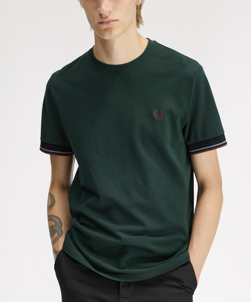FRED PERRY(フレッドペリー)の「Twin Tipped Cuff T-Shirt/ツインティップカフスTシャツ(Tシャツ/カットソー・メンズ・ダークグリーン/ブラック×ゴールド/マルーン/ライトベージュ/ブラック/ネイビー/グレー/ベージュ/ブラック系その他/ダークグリーン系・M/L/S)」の8枚目の写真