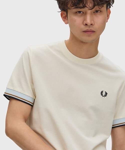 FRED PERRY(フレッドペリー)の「Twin Tipped Cuff T-Shirt/ツインティップカフスTシャツ(Tシャツ/カットソー・メンズ・ダークグリーン/ブラック×ゴールド/マルーン/ライトベージュ/ブラック/ネイビー/グレー/ベージュ/ブラック系その他/ダークグリーン系・M/L/S)」の18枚目の写真