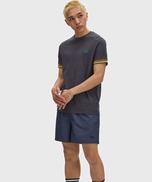 FRED PERRY(フレッドペリー)の「Twin Tipped Cuff T-Shirt/ツインティップカフスTシャツ(Tシャツ/カットソー・メンズ・ダークグリーン/ブラック×ゴールド/マルーン/ライトベージュ/ブラック/ネイビー/グレー/ベージュ/ブラック系その他/ダークグリーン系・M/L/S)」の11枚目の写真