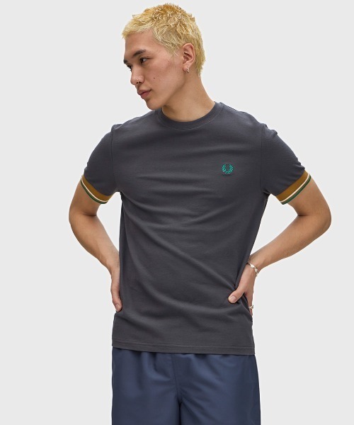 FRED PERRY(フレッドペリー)の「Twin Tipped Cuff T-Shirt/ツインティップカフスTシャツ(Tシャツ/カットソー・メンズ・ダークグリーン/ブラック×ゴールド/マルーン/ライトベージュ/ブラック/ネイビー/グレー/ベージュ/ブラック系その他/ダークグリーン系・M/L/S)」の12枚目の写真