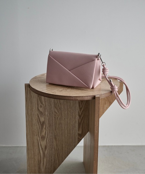 THE YOn（ザヨン）の「ノットストラップフラップショルダーバッグ（ショルダーバッグ・レディース・ブラック/セージグリーン/ピンク・FREE）」の18枚目の写真