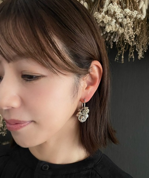 tone(トーン)の「【mallelabrocante/マルラブロカント】天然石とヴィンテージメダイの着せ替えフープピアス/金属アレルギー対応(ピアス(両耳用)・レディース・ブラック/ブルー/ホワイト・FREE)」の8枚目の写真