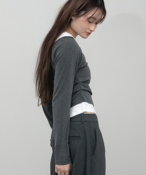 HEILIS(ヘイリス)の「レイヤード風ボートネックカットソー/ グレー ブラック カットソー トップス レイヤード ドッキング 春服 秋服 冬服 長袖 トップス 韓国 ガーリー 無地 カジュアル シンプル ノームコア(Tシャツ/カットソー・レディース・グレー/ブラック・FREE)」の5枚目の写真