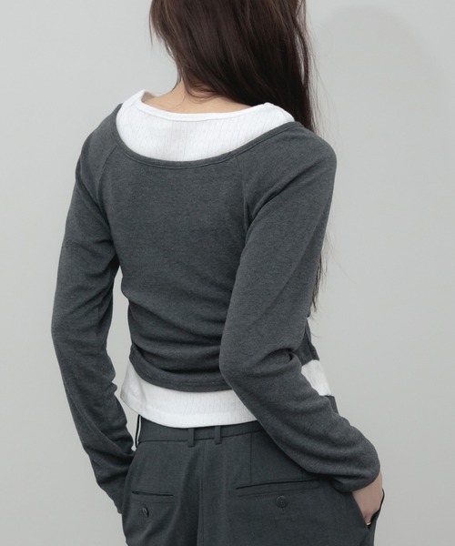 HEILIS(ヘイリス)の「レイヤード風ボートネックカットソー/ グレー ブラック カットソー トップス レイヤード ドッキング 春服 秋服 冬服 長袖 トップス 韓国 ガーリー 無地 カジュアル シンプル ノームコア(Tシャツ/カットソー・レディース・グレー/ブラック・FREE)」の6枚目の写真