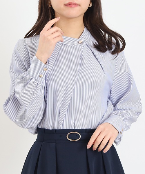 ASTORIA ODIER(アストリアオディール)の「ストライプアシメネックブラウス(シャツ/ブラウス・レディース・ホワイト×ブラック/ホワイト×ブルー・SMALL/MEDIUM/LARGE)」の2枚目の写真