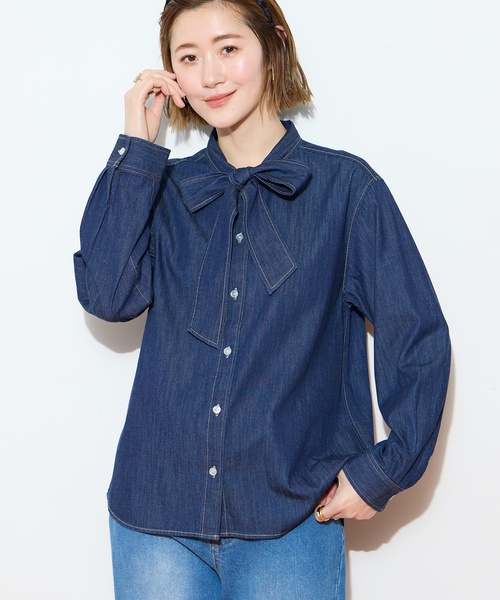 Petit Honfleur(プチオンフルール)の「デニムボウタイブラウス(シャツ/ブラウス・レディース・ブルー/ネイビー・9号/11号/13号)」の2枚目の写真