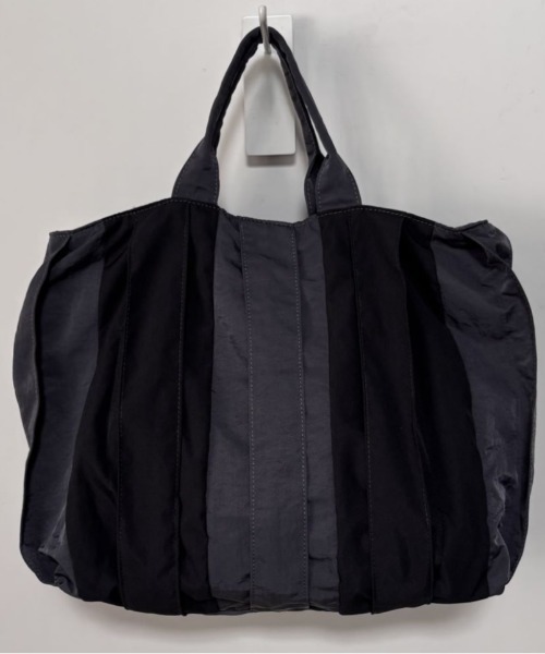 EARTH MADE（アースメイド）の「DUAL PLEATS TOTE（ショルダーバッグ・レディース・ホワイト/ブラック/ベージュ/カーキ・FREE）」の9枚目の写真