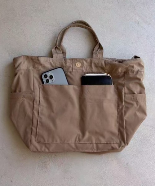 EARTH MADE（アースメイド）の「DUAL PLEATS TOTE（ショルダーバッグ・レディース・ホワイト/ブラック/ベージュ/カーキ・FREE）」の6枚目の写真
