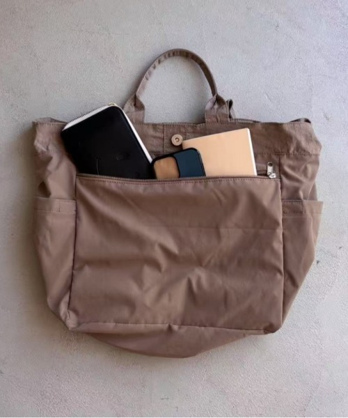 EARTH MADE（アースメイド）の「DUAL PLEATS TOTE（ショルダーバッグ・レディース・ホワイト/ブラック/ベージュ/カーキ・FREE）」の5枚目の写真