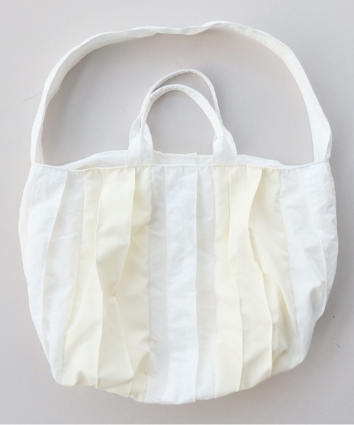 EARTH MADE（アースメイド）の「DUAL PLEATS TOTE（ショルダーバッグ・レディース・ホワイト/ブラック/ベージュ/カーキ・FREE）」の11枚目の写真