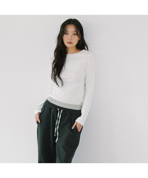 HAVISM(ヘビズム)の「GOLJI BOAT NECK L/S TEE(9COLOR)(Tシャツ/カットソー・レディース・ライトグレー/ブラウン/ピンク/イエロー/ブラック/アイボリー/ヘザーグレー/ブラック系その他/アイボリー系・FREE)」の2枚目の写真
