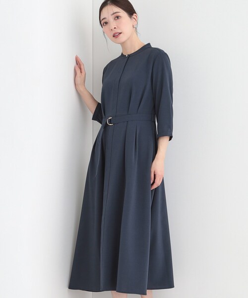 SHOO・LA・RUE（シューラルー）の「【多機能/S-LL】ウエストタックワンピース（ワンピース・レディース・ネイビー/ベージュ・04/03/02/01）」の2枚目の写真