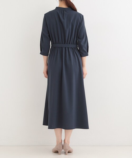 SHOO・LA・RUE（シューラルー）の「【多機能/S-LL】ウエストタックワンピース（ワンピース・レディース・ネイビー/ベージュ・04/03/02/01）」の13枚目の写真